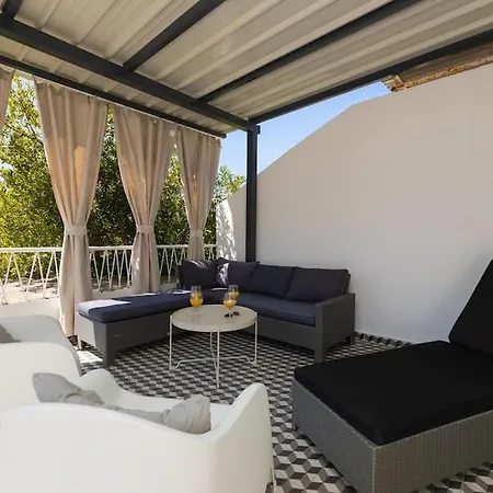 Holiday home Olive Garden House - 5 Min Beach, Near Center Supetar
